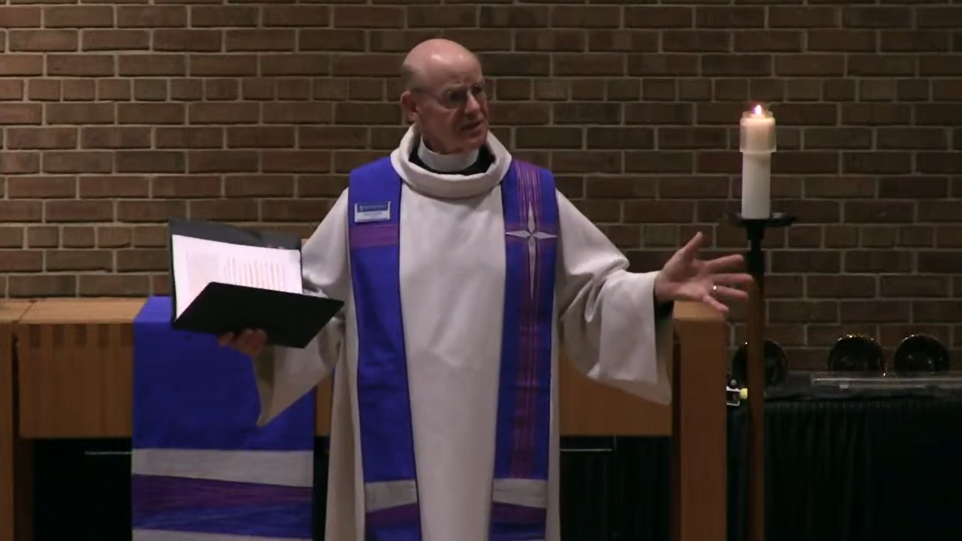 Pastor Glenn Seefeldt preaching at Nativity Lutheran Church